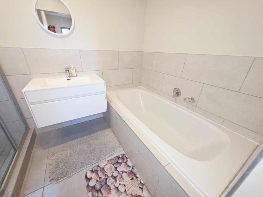 5 Bedroom Property for Sale in Sandown Western Cape